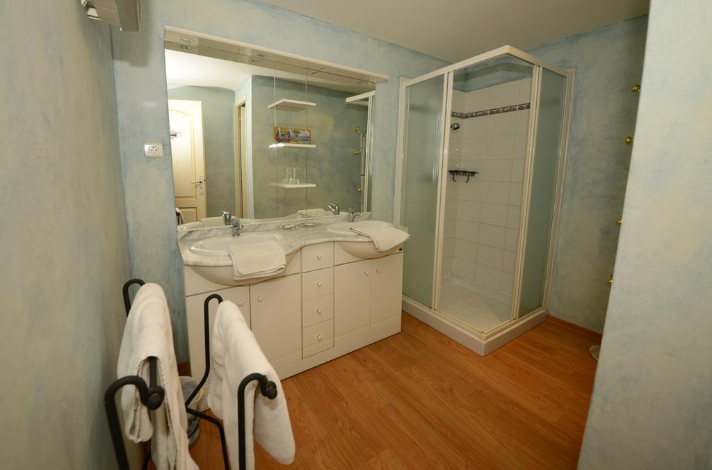L'Oustau De Mistral Hotel Eyragues ภายนอก รูปภาพ